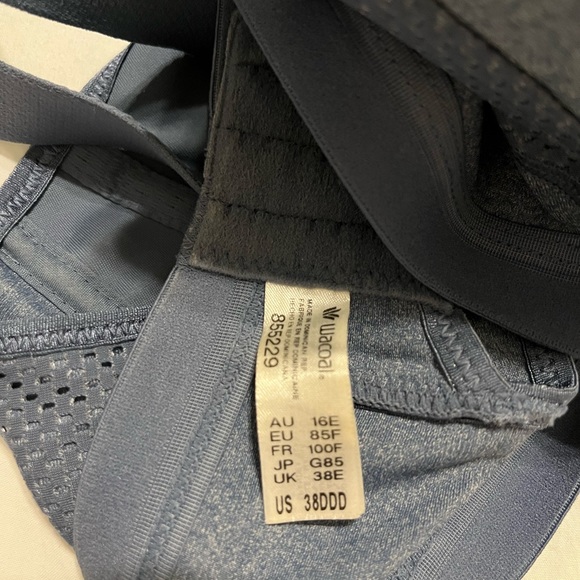 38 DDD Wacoal sports bra - Picture 2 of 3